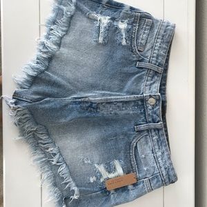 Jean shorts with fray